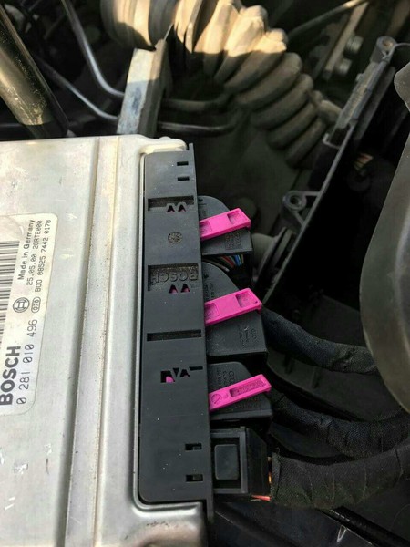 Электронный блок управления двигателем 4B0907401AE   Audi A6