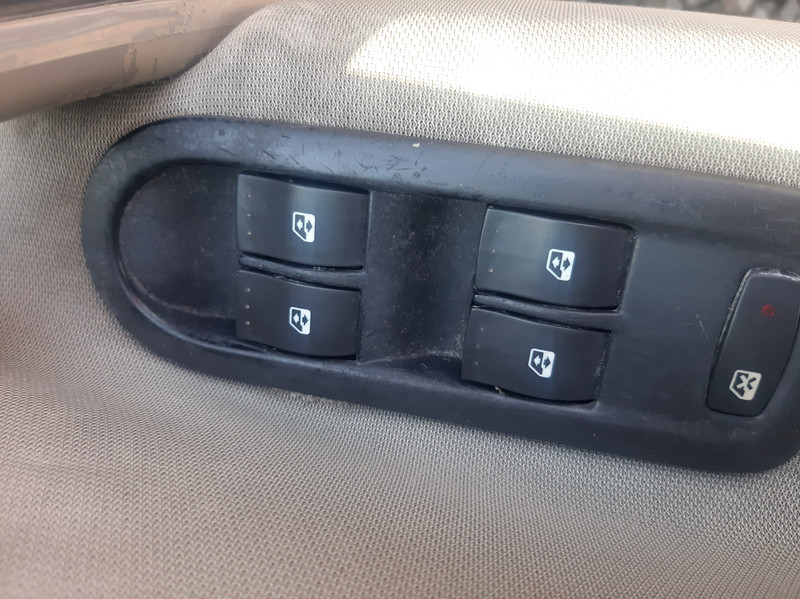 Кнопки стеклоподъемника Renault Scenic 2  2007 универсал 1.5 Дизель Луцк