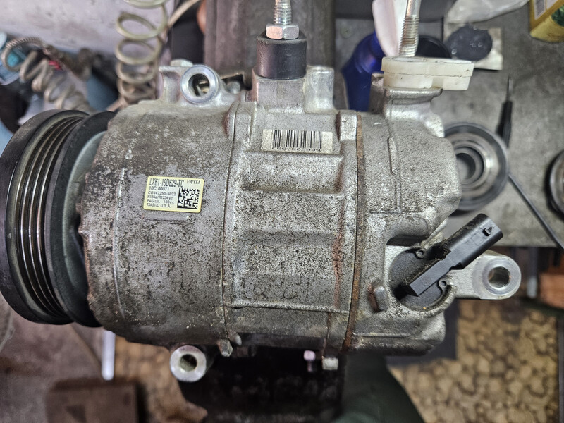 Компрессор кондиционера Ford Escape 2019 г.  2.0 л бензин Желтые Воды