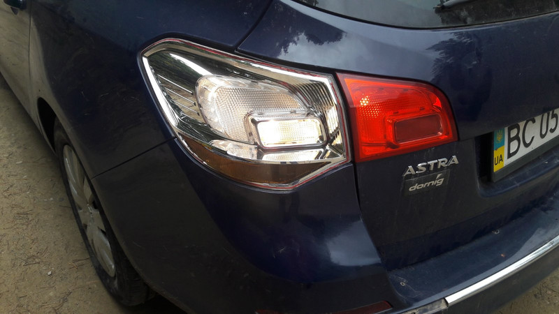 Фонарь задний левый в крыле Opel Astra универсал 2014 г.  2.0 л дизель Львов