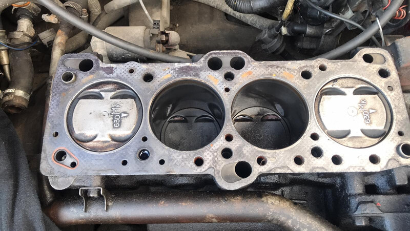 Поршень двигателя Mitsubishi Eclipse купе 1990 г.  2.0 л бензин Ровно