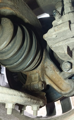 Поворотный кулак левый Ford Focus  2000 2.0 Бензин 