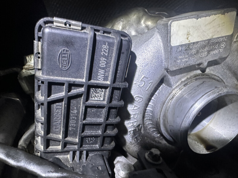 Электронный актуатор турбины 6NW009228   Mercedes GL-Class, Mercedes M-Class, Mercedes S-Class, Volkswagen Phaeton, Volkswagen Touareg, Volvo XC70