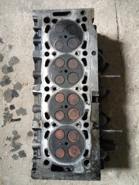 Головка блока цилиндров 9641752610   Peugeot Expert, Volvo V50