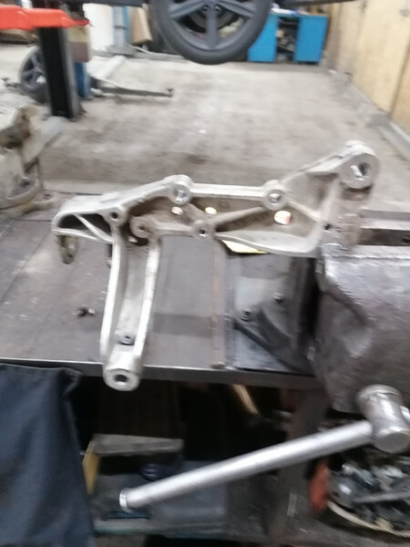 Кронштейн переднього підрамника Volkswagen Golf 5  2006 Киев