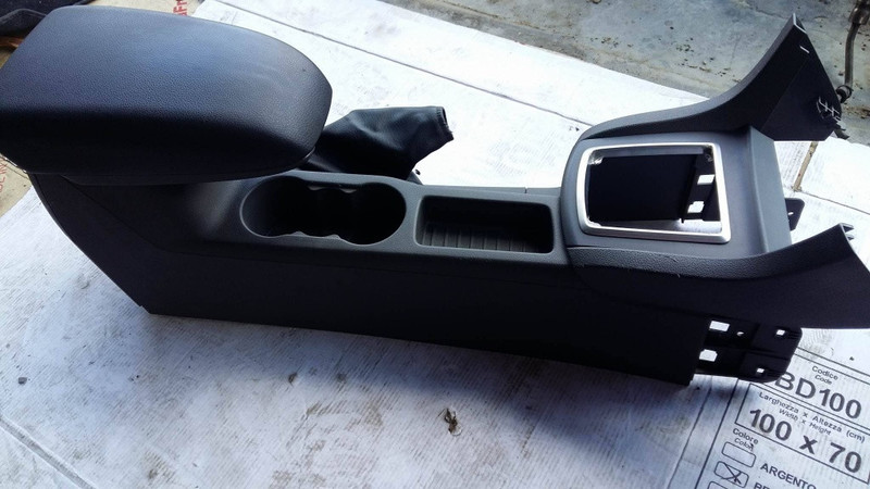 Центральная консоль с подлокотником Ford Focus 2  2006 1.6 Бензин Харьков
