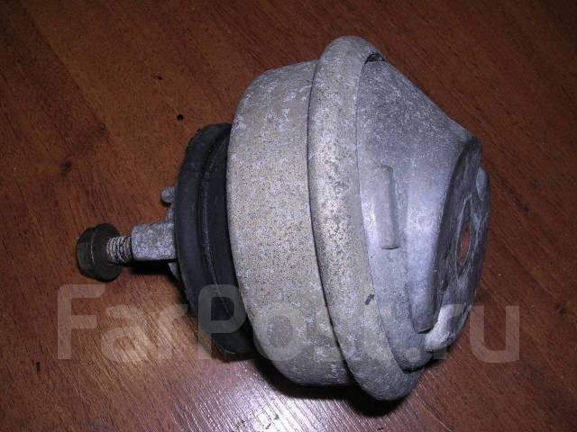 Опора двигуна A 212 240 04 18   Mercedes C-Class