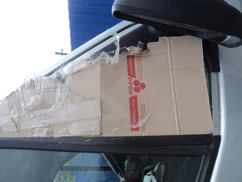 Стекло передней двери Renault Master  2009 2.6 Бензин Умань