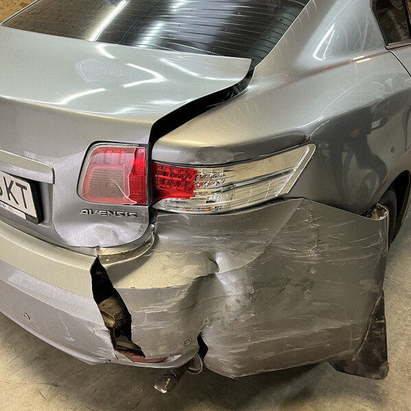 Фара задняя правая Toyota Avensis  2011 2.0 Бензин Киев