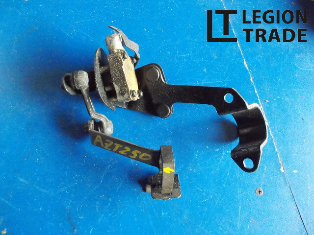 Датчик корректора фар в сборе сзади на балке Toyota Avensis  2005 універсал 1.8 Бензин 