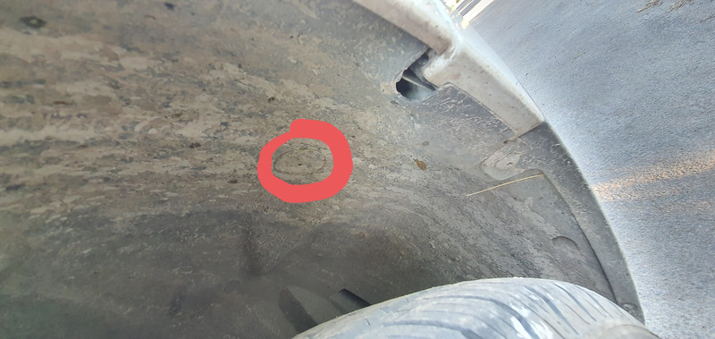 Заглушка в подкрылке Opel Vivaro  2012 2.0 Дизель Запорожье