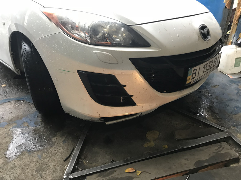 Бампер передний голый Mazda 3 BL  2011 1.6 Бензин Кременчуг
