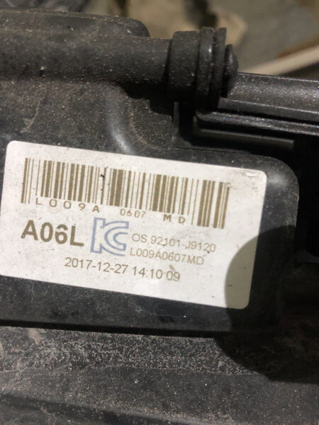 Фара передняя правая 92102-J9010   Hyundai Kona