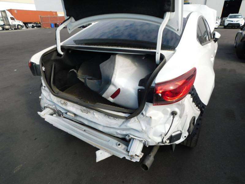 Крышка багажника и задний бампер голый Mazda 6  2014 1.6 Бензин 