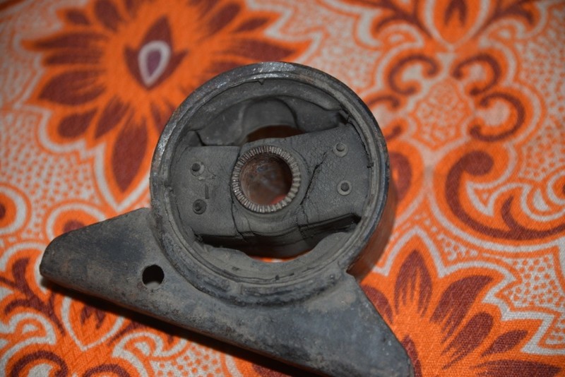 Подушка двигателя передняя Mitsubishi Galant кузов Е32A 1989 1.8 Бензин Новая Каховка