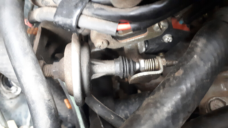 Демфер дроссельной заслонки Nissan Primera P10  1993 1.6 Бензин Виноградов