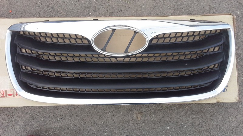 Решетка радиатора Hyundai Santa FE 2 2011 г.  2.2 л дизель Ровно