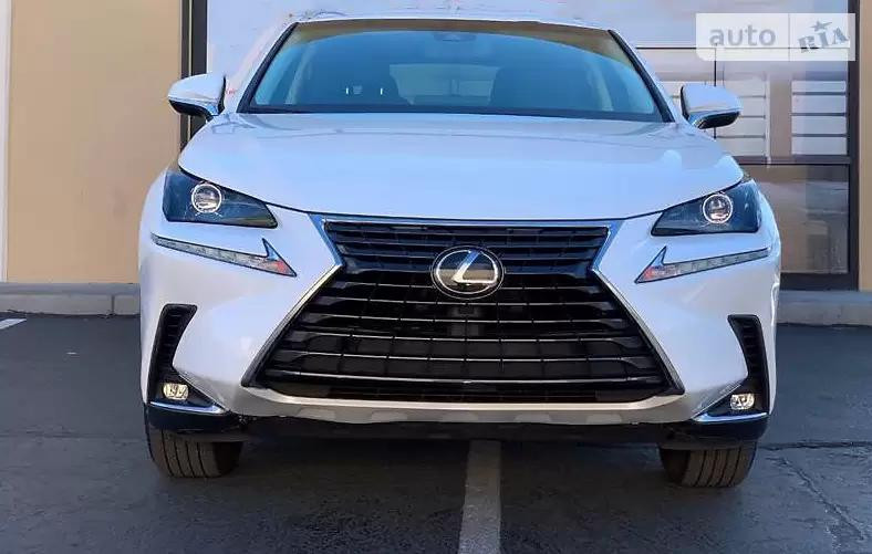 Бампер передний Lexus NX 2018 г.  2.4 л бензин Львов