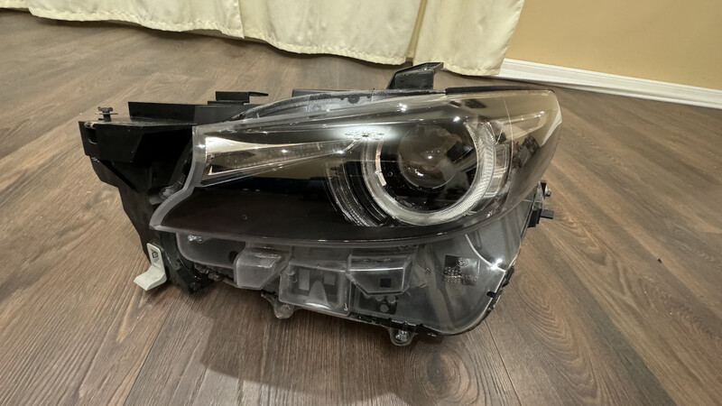 Фары передние Mazda CX-9 универсал 2021 г.  2.5 л бензин