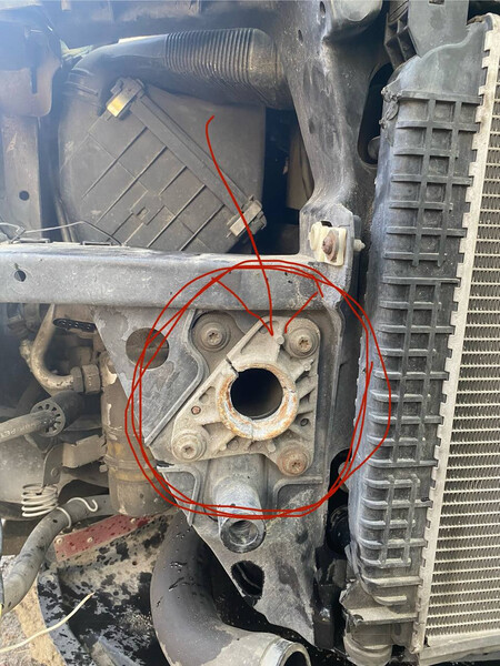 Кронштейн бампера переднего Audi A6  2004 2.5 Дизель Буча