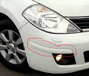 Молдинг переднего бампера - правый и две пластиковые оконтонтовки противотуманок Nissan Tiida  2011 1.6 Бензин 