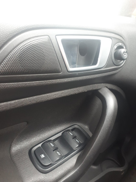 Кнопки стеклоподъемника Ford Fiesta MK7  2015 хэтчбек 1.4 Дизель Хмельницкий