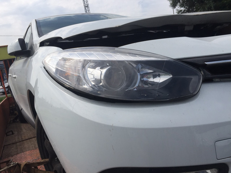 Фары передние Renault Fluence 2013 г.  1.6 л бензин Львов