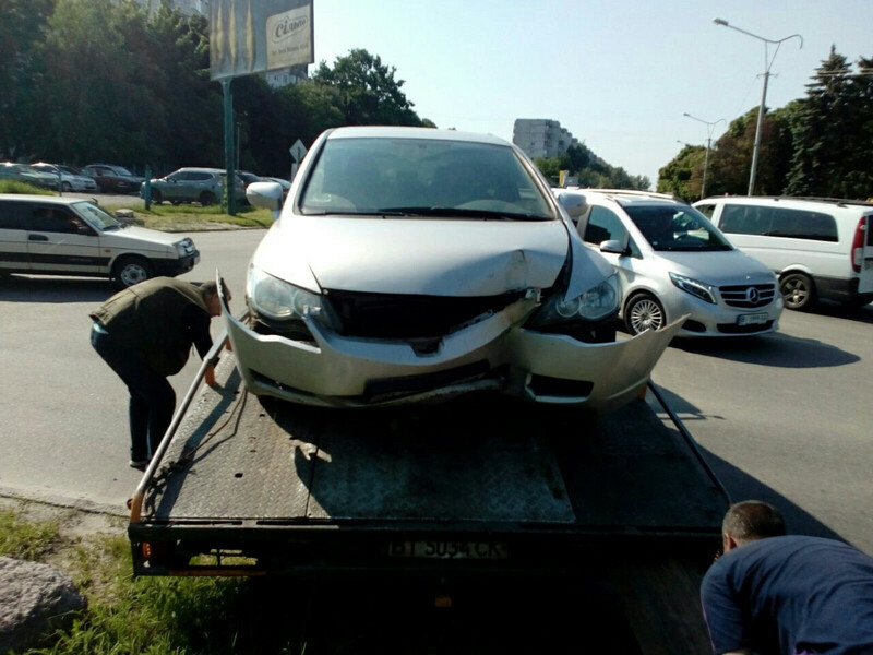 Бампер передний с решеткой без туманок Honda Civic 8  2008 1.8 Бензин Днепр