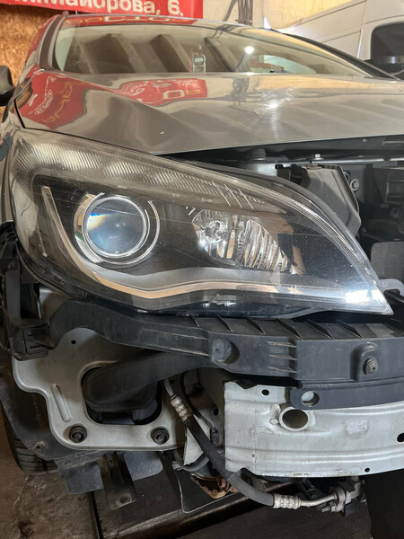 Основная фара левая - вставка 13306933   Opel Astra