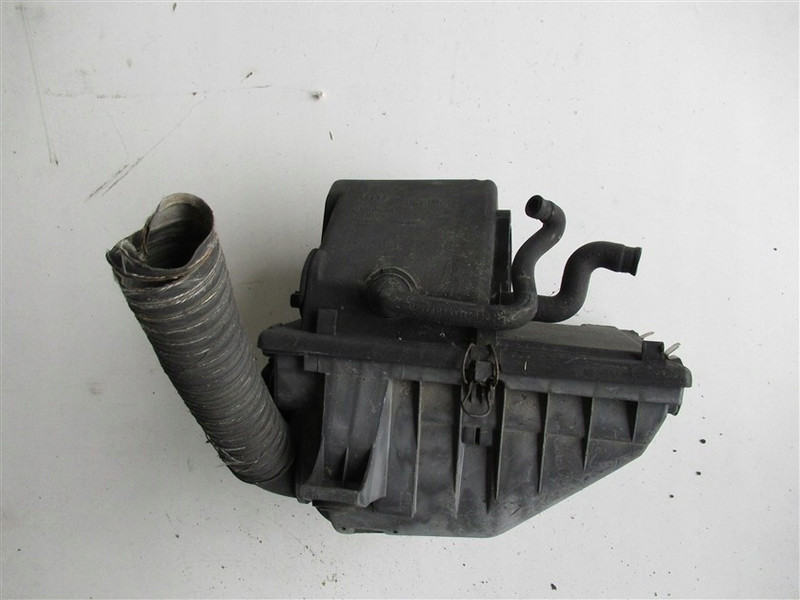 Корпус повітряного фільтра Audi 80 B4  1994 1.6 Бензин 