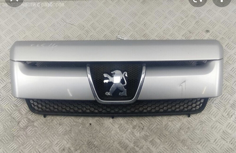 Решетка радиатора Peugeot Expert  2006 2.0 Дизель Подгайцы