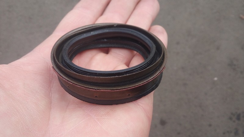 Сальник роздавальної коробки 19210795   Chevrolet Captiva