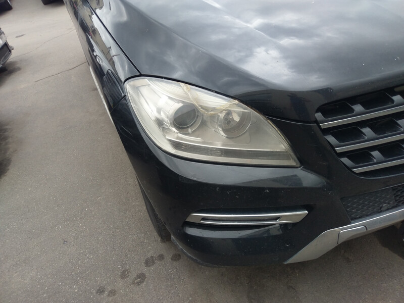 Фара передня права 166 820 67 59   Mercedes M-Class