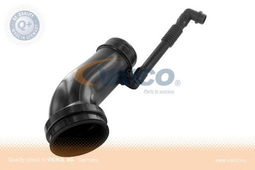 Патрубок воздуховода 050133354   Audi A4, Volkswagen Passat