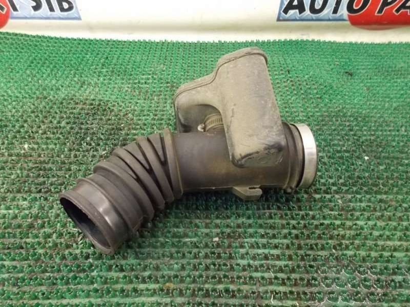 Патрубок воздушного фильтра 17881-02040   Toyota Corolla, Toyota Sprinter