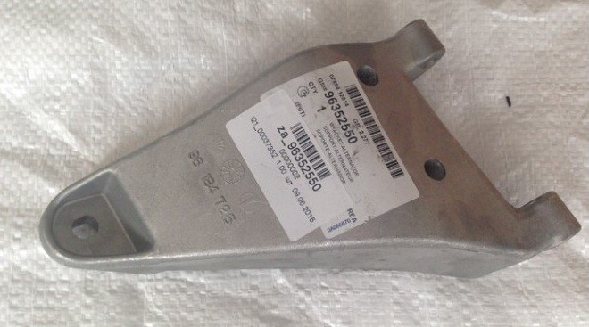 Кронштейн генератора Daewoo Lanos  2007 1.5 Бензин Киев