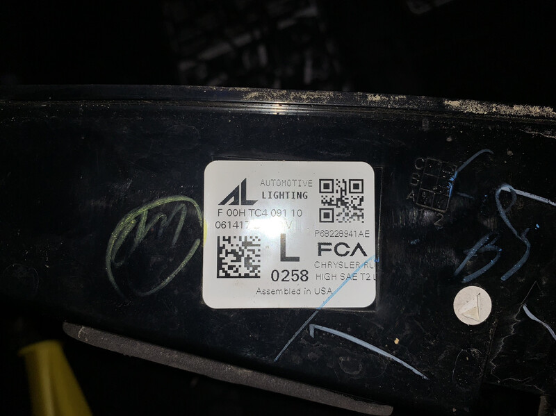 Фара задняя левая Chrysler Pacifica TOURING-L универсал 2017 г.  3.6 л бензин