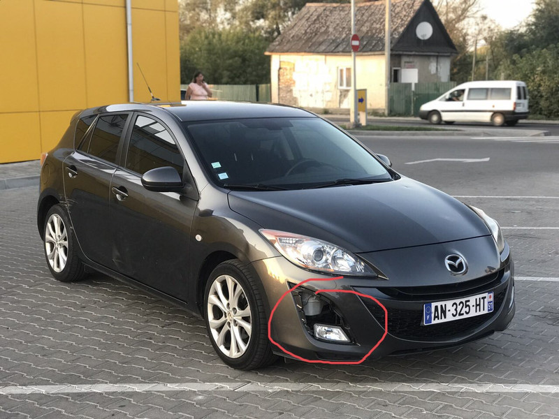 Решетка бампера правая Mazda 3 BL хэтчбек 2010 г.  1.6 л дизель Дубно