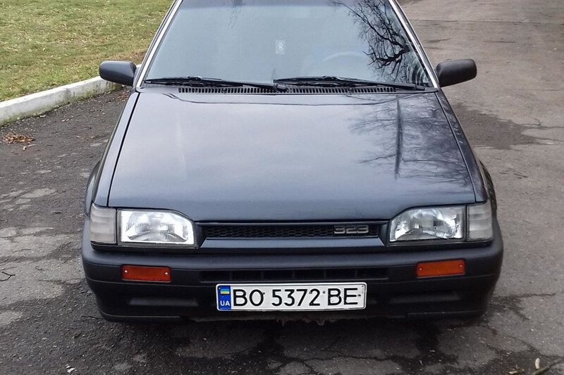 Поворотник левый Mazda 323  1989 1.5 Бензин Монастырище