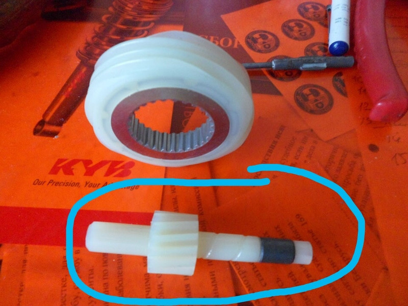 Шестерня привода спидометра A1242600846   Mercedes E-Class