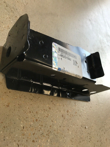 Кронштейн лонжерона Chevrolet Aveo  2016 1.4 Бензин 