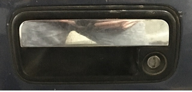 Наружна ручка лівої дверки Mazda 626  1988 хетчбек 2.0 Бензин 