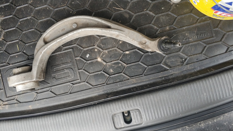 Ричаг підвіски нижній правий Audi Q5  2009 3.0 Дизель Луцк