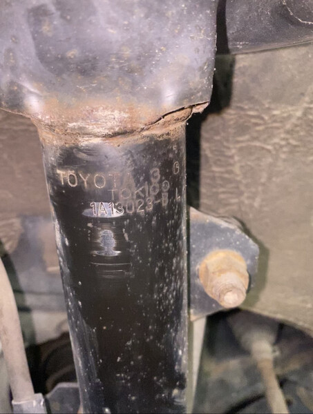 Амортизатор передний левый 1А13023-В   Lexus RX