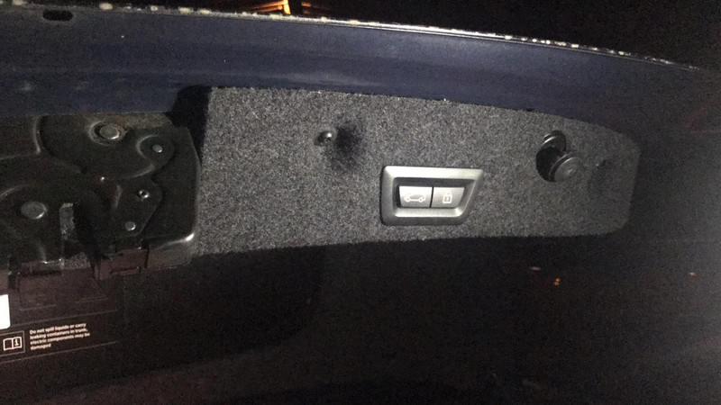 Кнопка багажника BMW 5 Series 528XI 2012 2.0 Бензин Чернигов