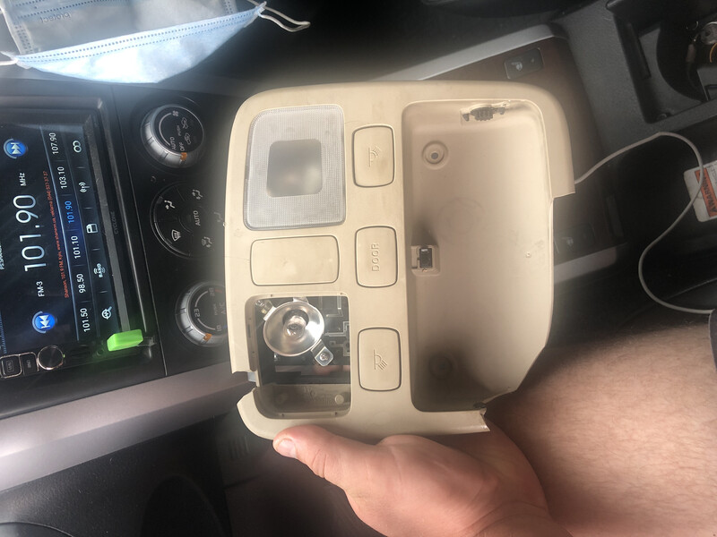 Фонарь освещения салона передний Hyundai Accent  2008 1.6 Бензин 