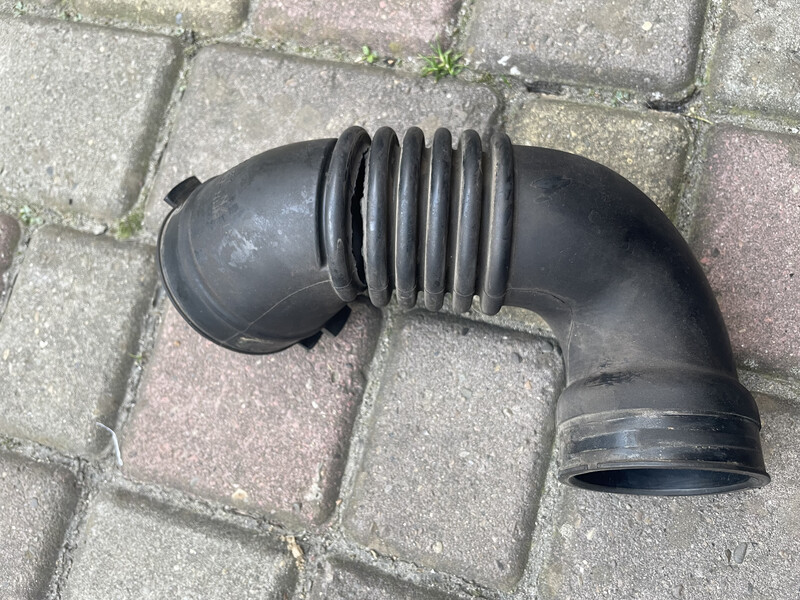 Патрубок турбины Mazda 5 2009 г.  2.0 л дизель