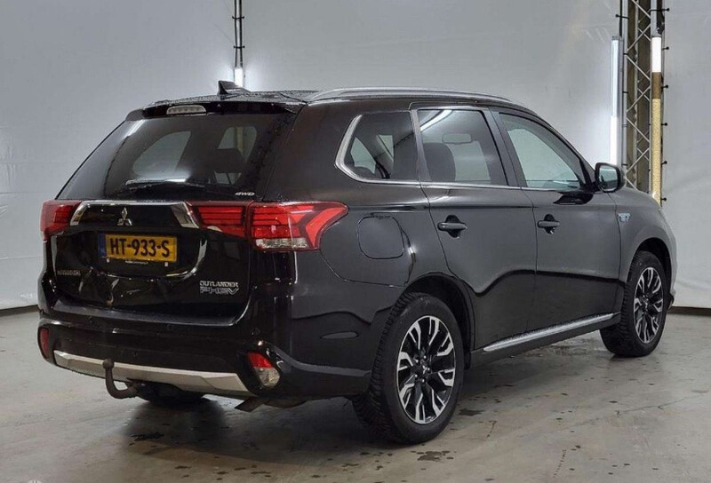 Фонарь задний внутренний правый Mitsubishi Outlander PHEV FL 2015 универсал 2.0 Гибрид Одесса