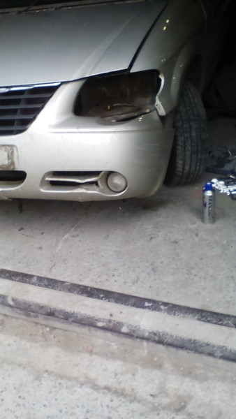 Передний бампер, переднее правое крыло Chrysler Voyager  2006 2.8 Дизель Мариуполь
