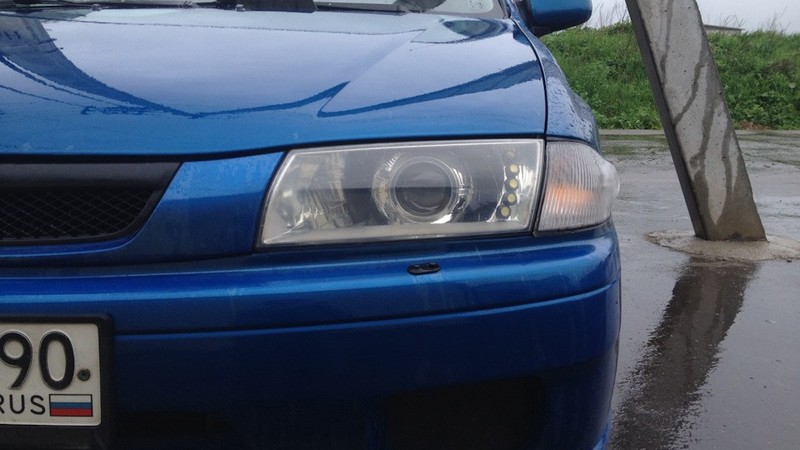 Фонарь указателя поворота передний Mazda 323  1999 1.5 Бензин Луцк